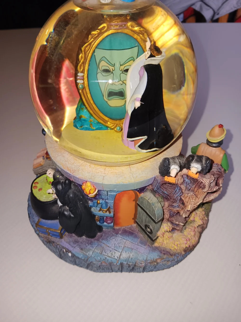 Disney Villains Evil Witch Mirror Mirror Snow Globe Preowned Sound WorksLightsup - Picture 3 of 11
